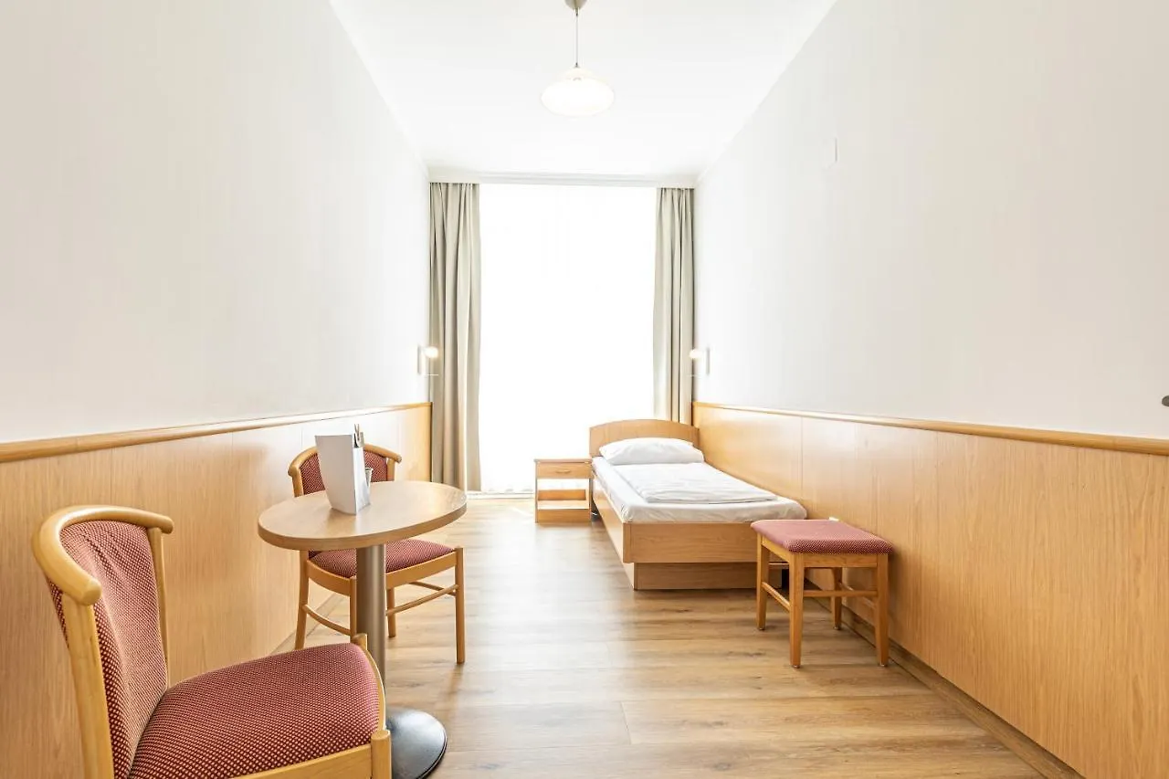 Hotel-Pension Fuenfhaus Вена Австрия
