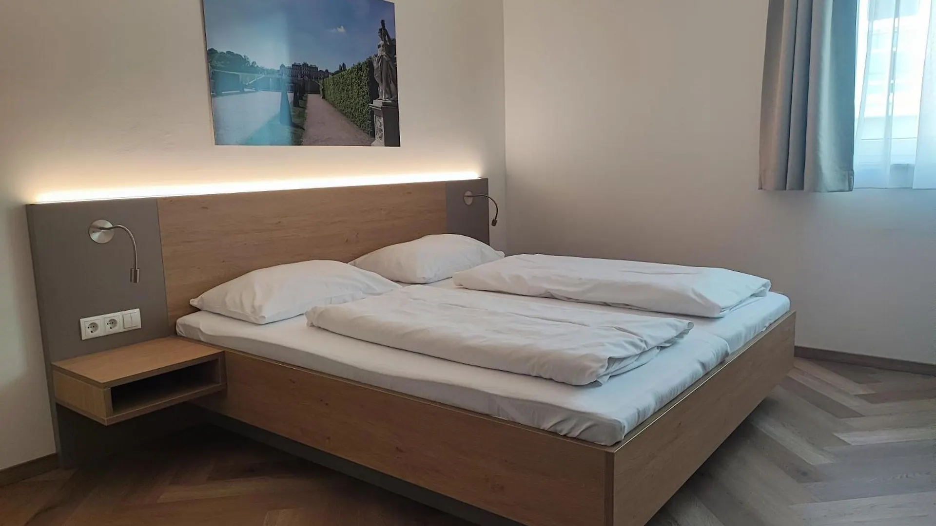 Hotel-Pension Fuenfhaus Вена Гостевой дом