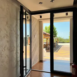 Kamberi & 2* Velipoja