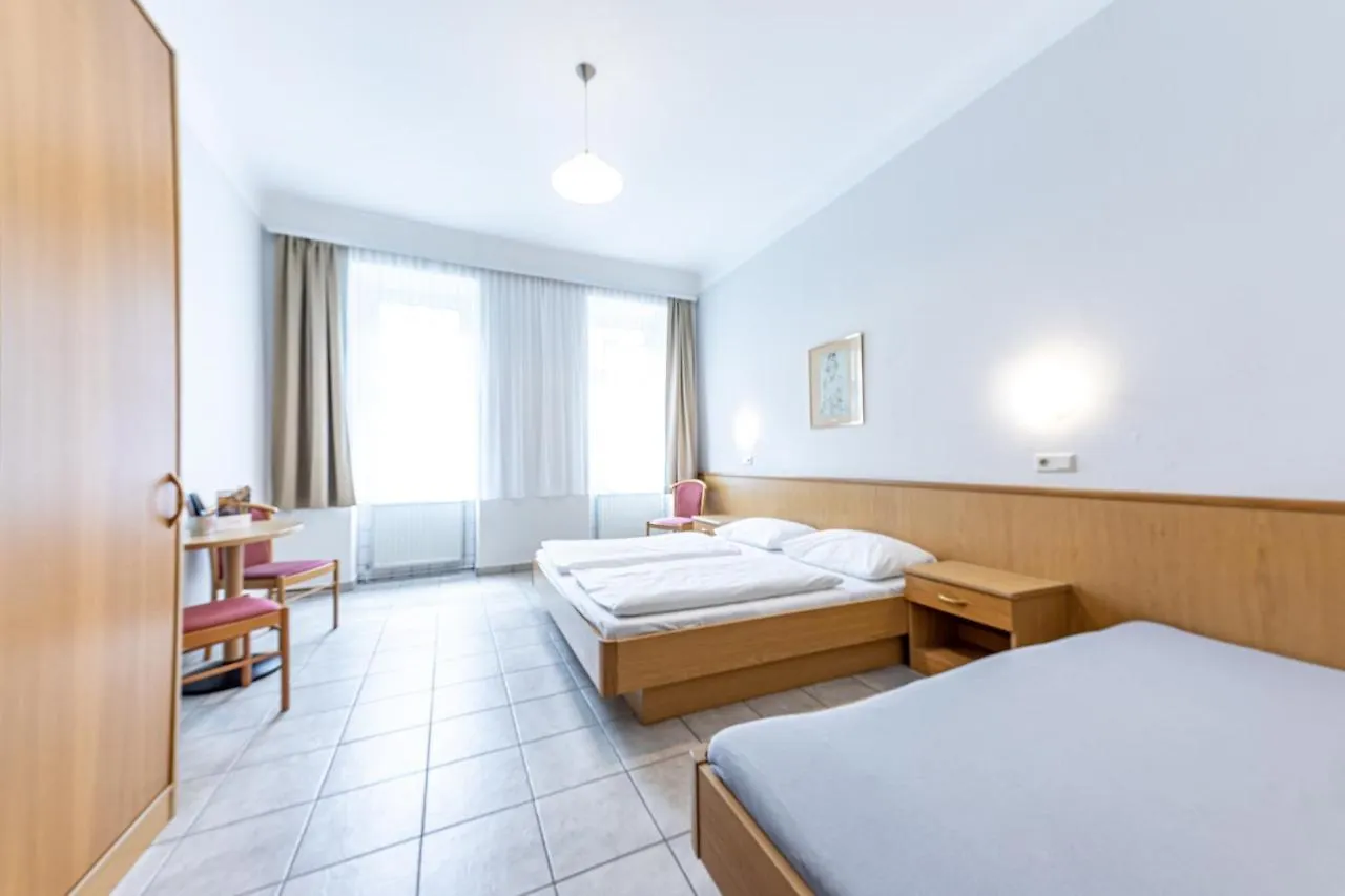 Guest house Hotel-Pension Fuenfhaus Vienna