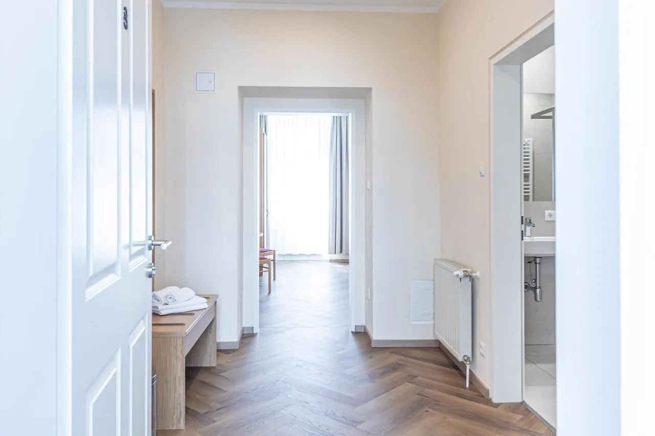 Hotel-Pension Fuenfhaus Vienna Guest house