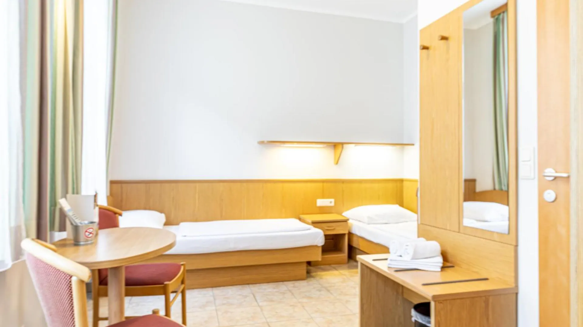 Hotel-Pension Fuenfhaus Wenen Gasthuis