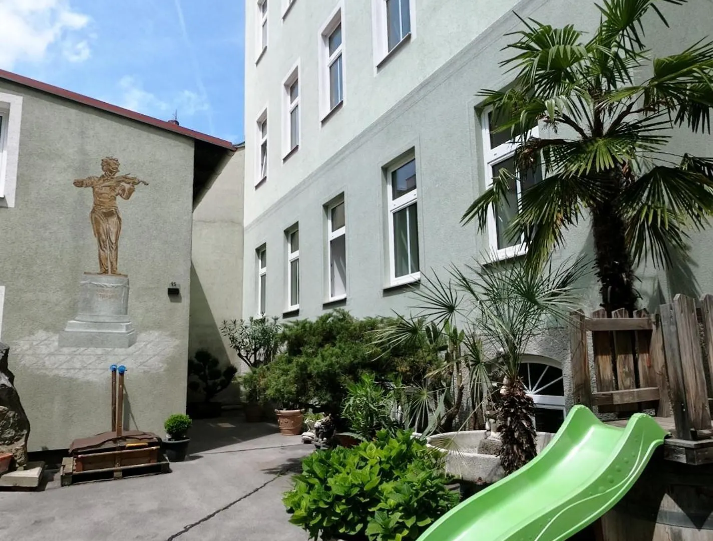Hotel-Pension Fuenfhaus Vienna 3*,