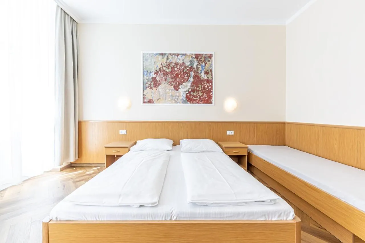 Hotel-Pension Fuenfhaus Vienna 3*,