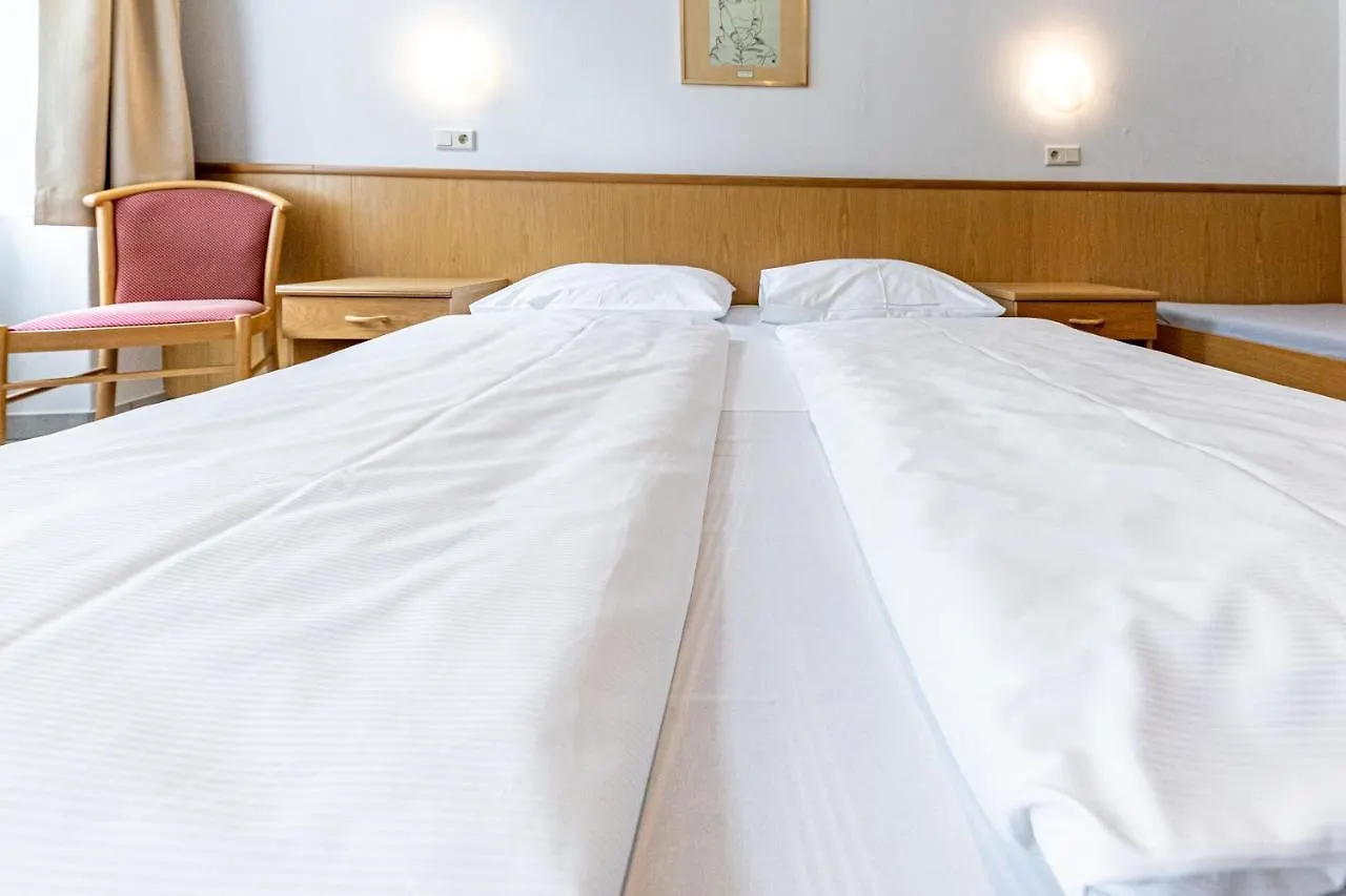 Hotel-Pension Fuenfhaus Vienna 3*,  Austria